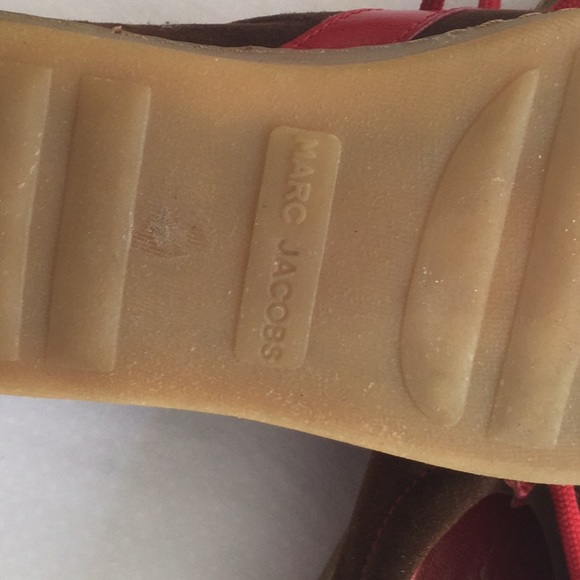 Brown suede & red leather sneaker by Marc Jacobs - Picture 2 of 2